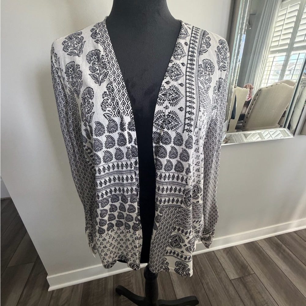 Chico's Black & White Printed Open Cardigan

#114